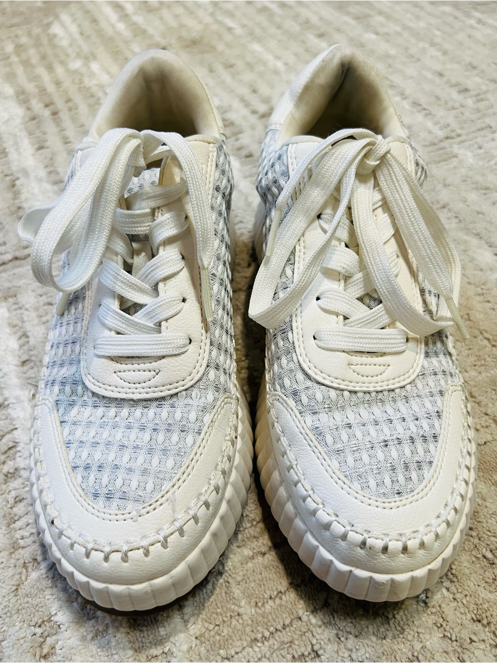 DV Dolce Vita Fay's Natural Casual Womens Sneaker size 6.5 - Picture 2 of 5